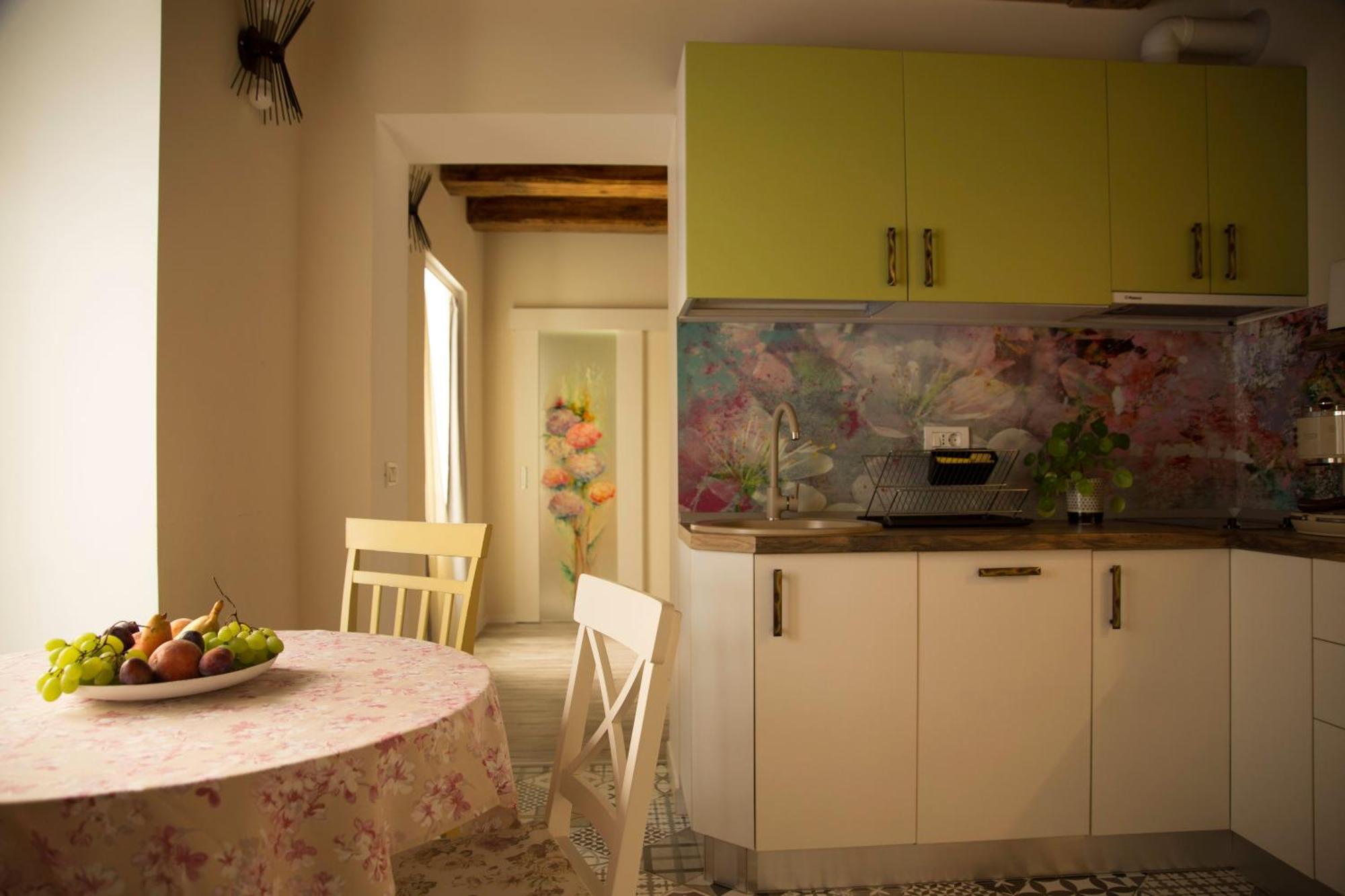 Seek And Hide - Little Julia'S Hideaway Brasov Exterior photo